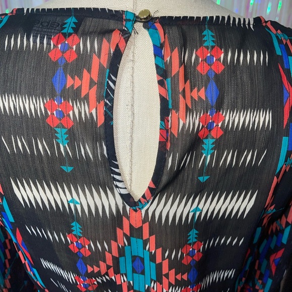 Bebe Aztec cold shoulder dress - Picture 5 of 7